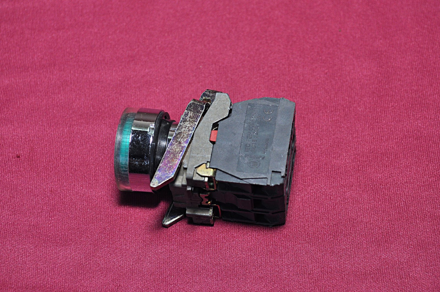 Telemecanique zbe-101 230vac illuminated psh button