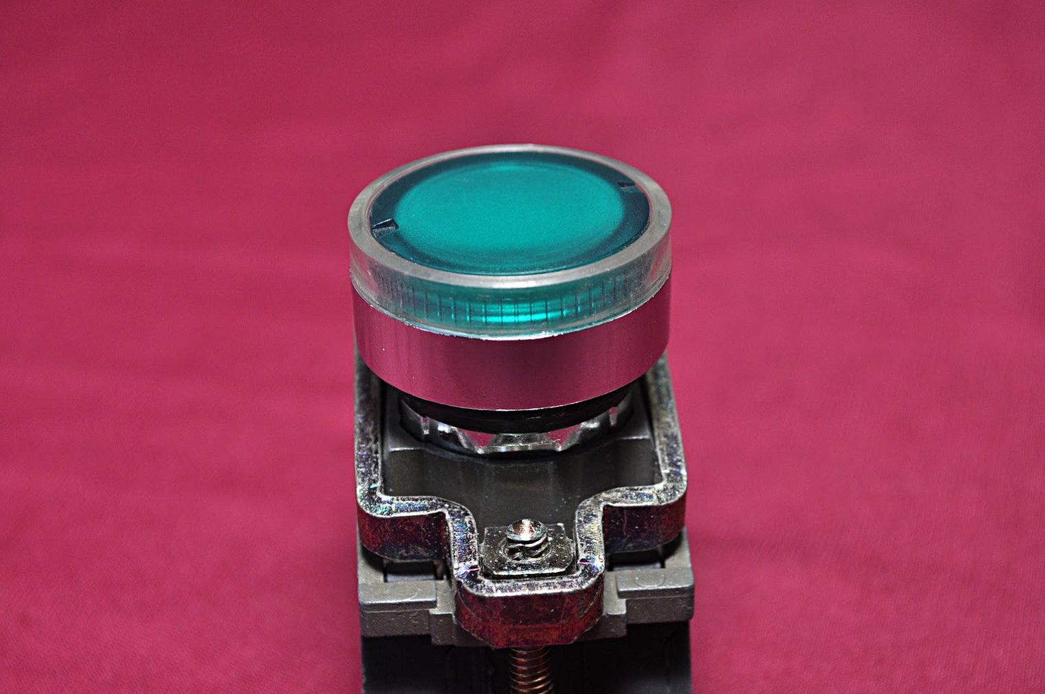 Telemecanique zbe-101 230vac illuminated psh button