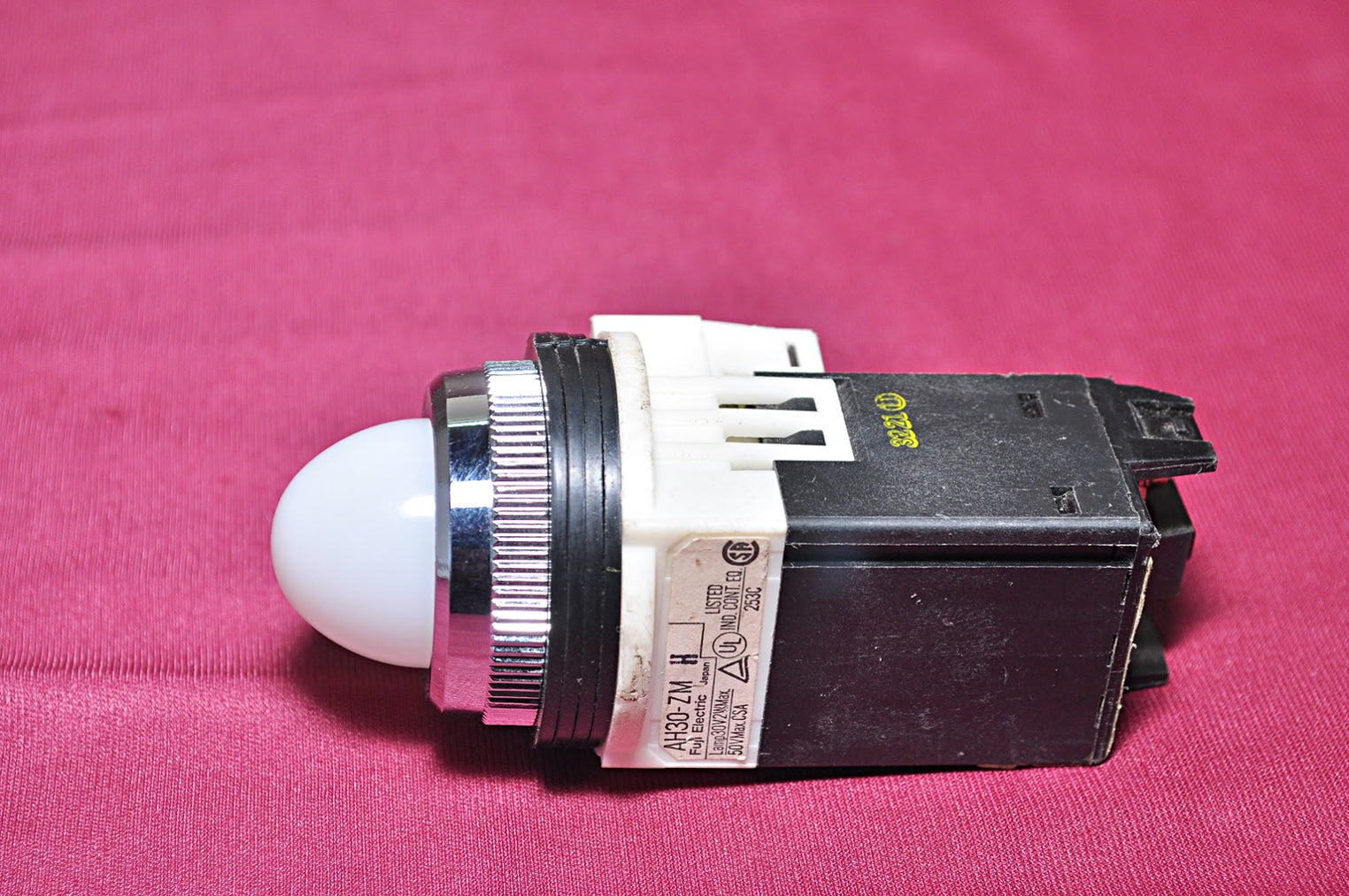 FUJI ELECTRIC WHITE INDICATOR COMMAND SWITCH AH30-ZM H