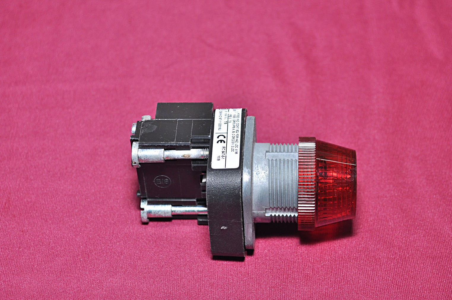 ALLEN-BRADLEY 800T-P16R SERIES N RED PILOT LIGHT