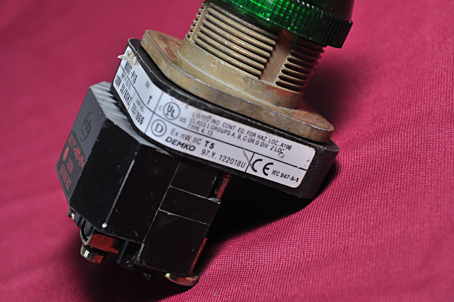 ALLEN BRADLEY 800T P16 WITH 4017100201 PILOT LIGHT