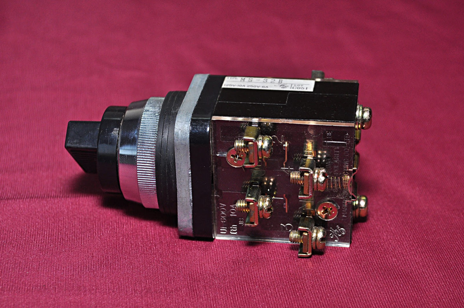 BLACK SELECTOR SWITCH 022-2 POSITION
