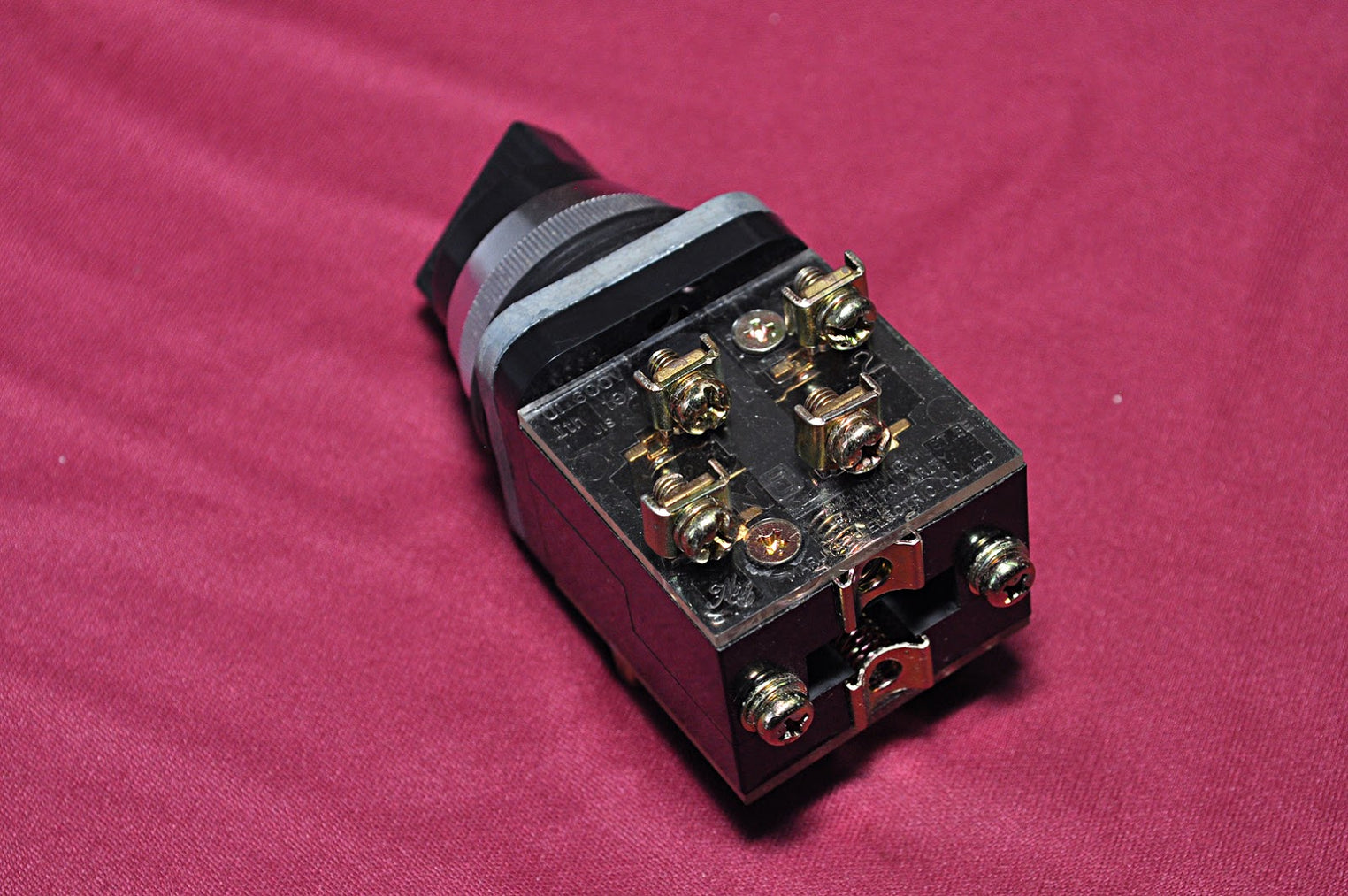 BLACK SELECTOR SWITCH 022-2 POSITION