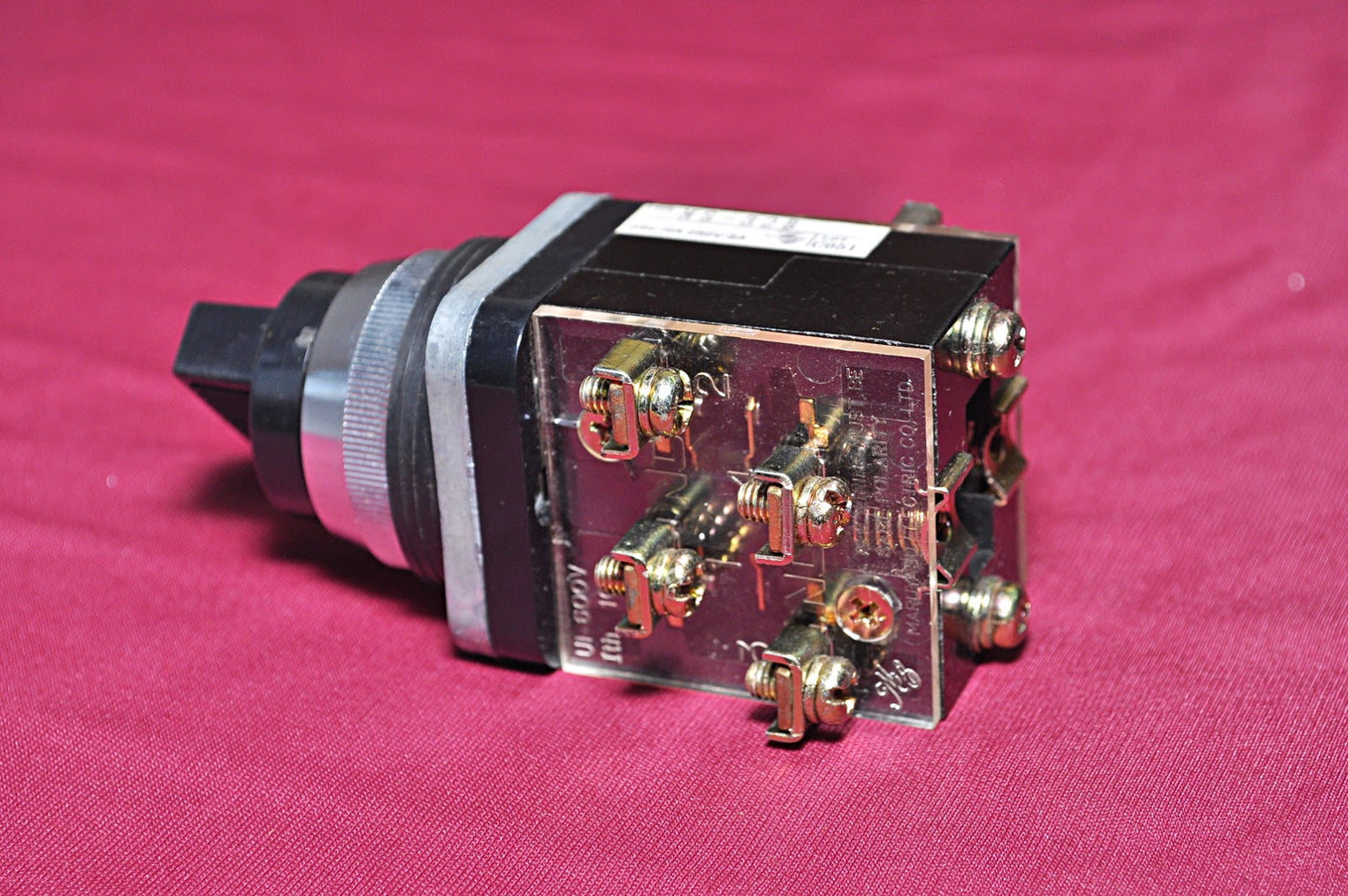 BLACK SELECTOR SWITCH 022-2 POSITION