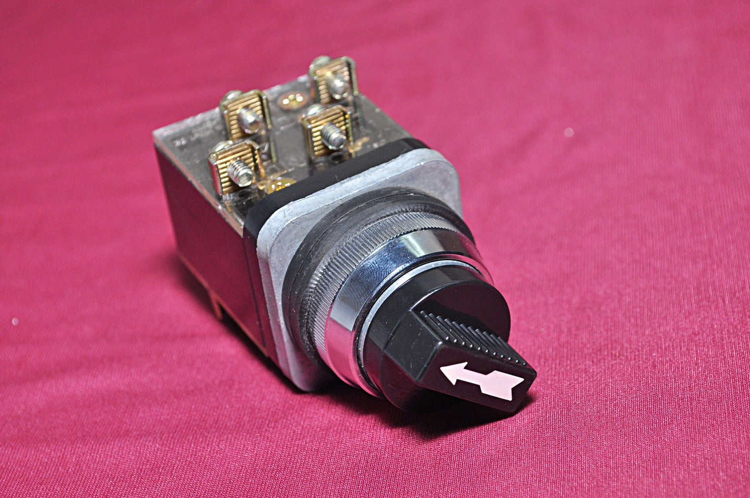BLACK SELECTOR SWITCH 022-2 POSITION