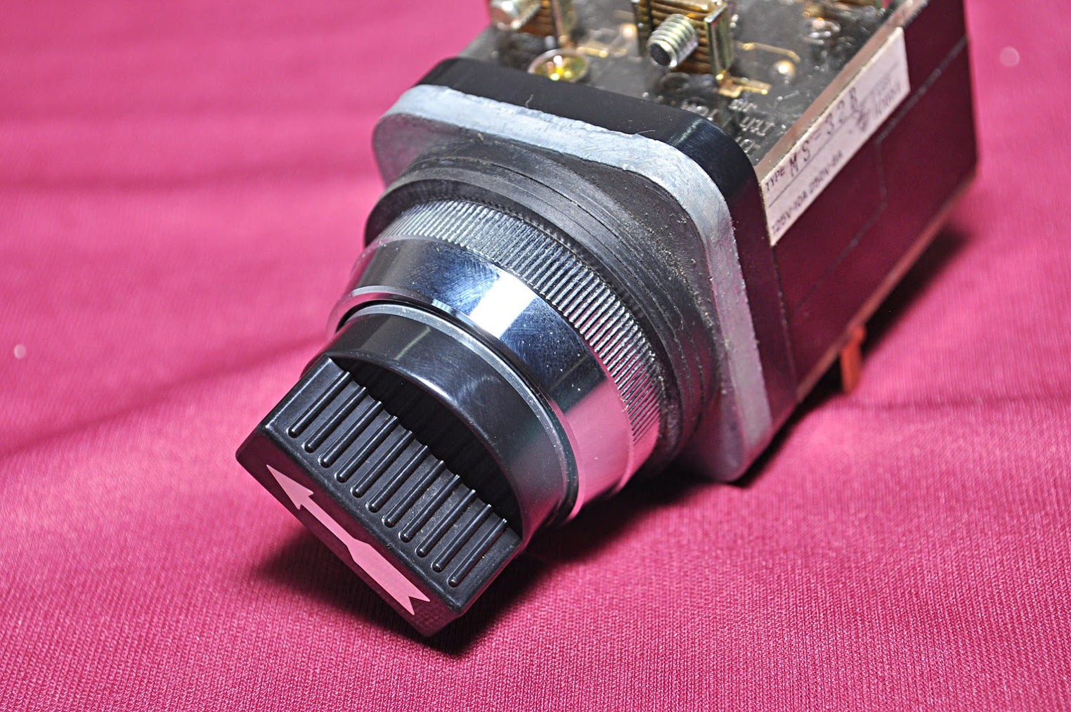 BLACK SELECTOR SWITCH 022-2 POSITION