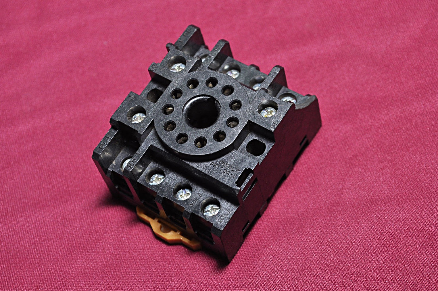 OMRON PF113A-E 11 PIN MK3P RELAY BASE