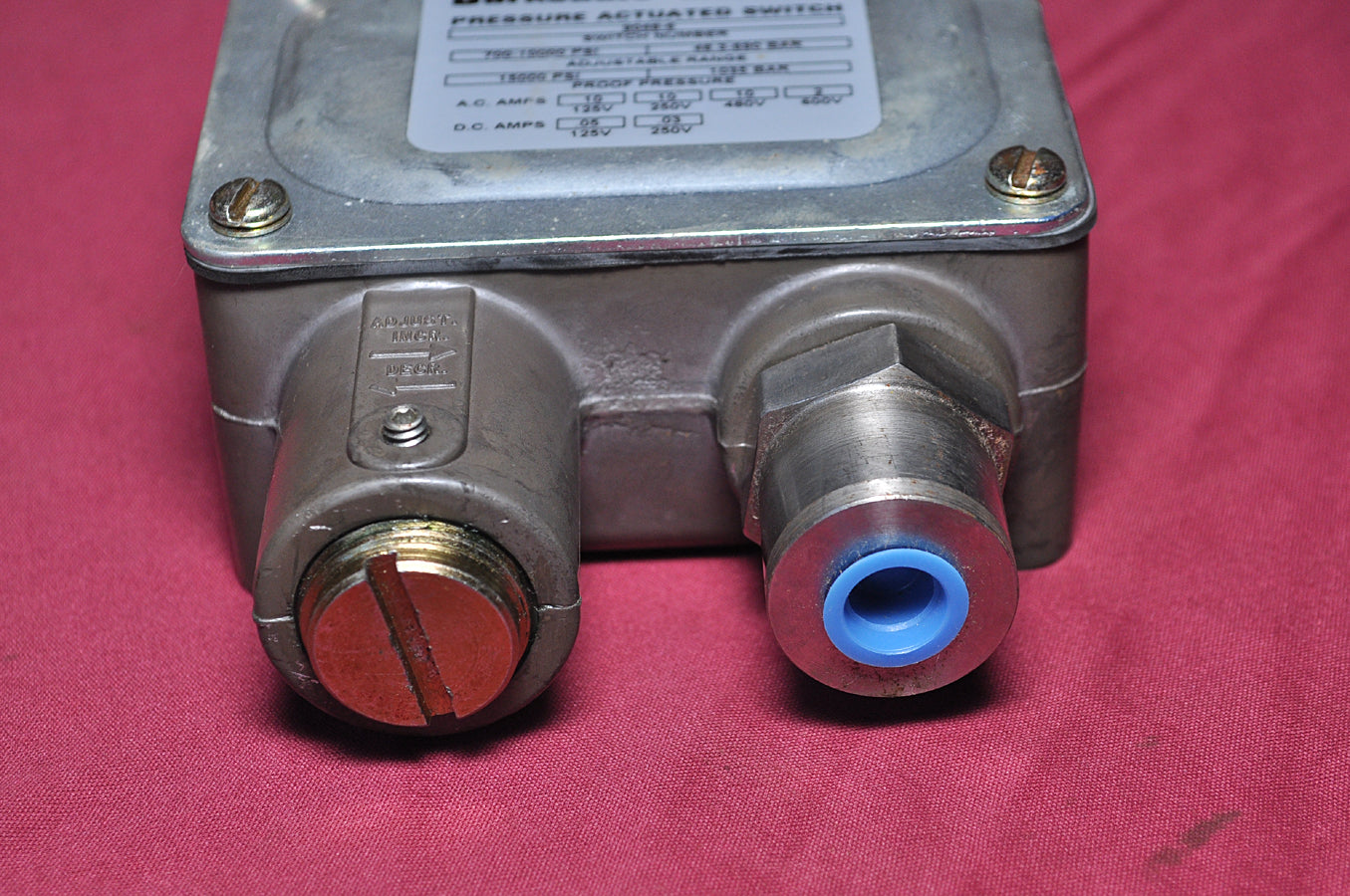 Barksdale 9048-6 pressure switch