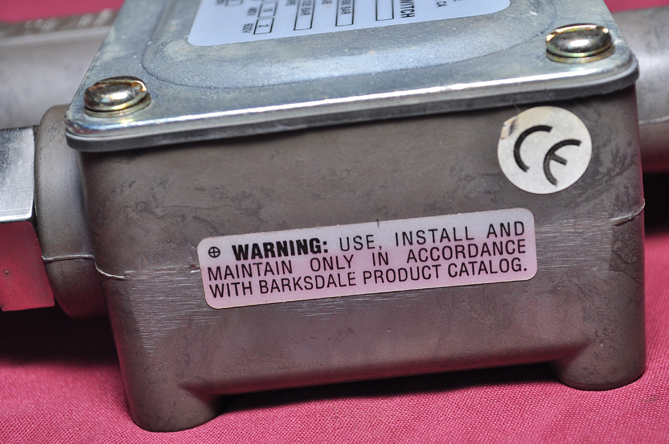 Barksdale 9048-6 pressure switch