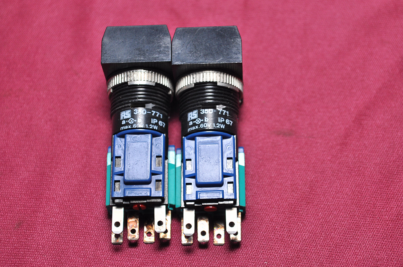 Rs 350-894 rectangular momentary push button