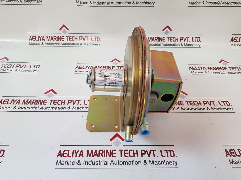 Dwyer 1638-1 Differential Pressure Switch
