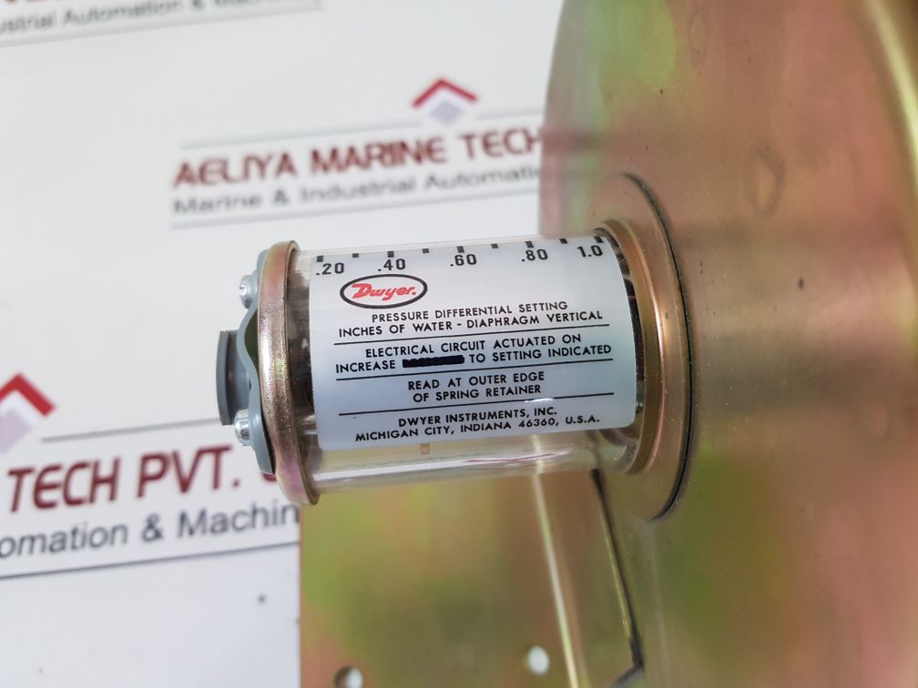 Dwyer 1638-1 Differential Pressure Switch
