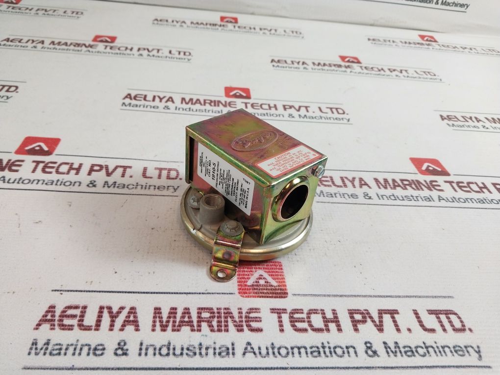 Dwyer 1910-5 Pressure Switch