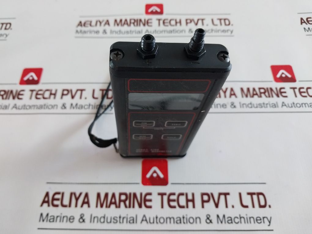 Dwyer 478A Digital Manometer
