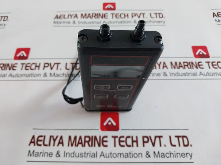 Dwyer 478A Digital Manometer