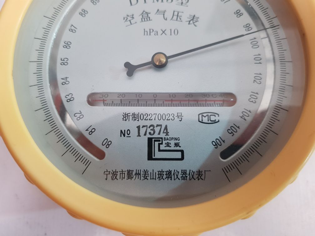Dym3 Barometer With Temperature Indicator