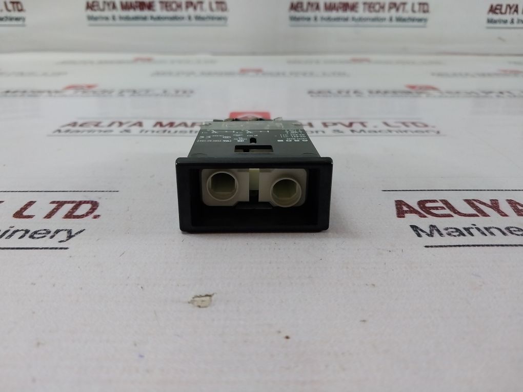 Eao 03-624.011, 03-421.011 Pushbutton Switch 300V Ac