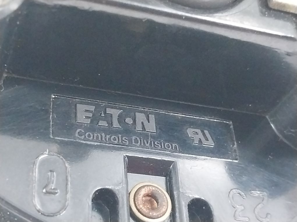 Eaton 09N086A Washer Pressure Switch For Milnor