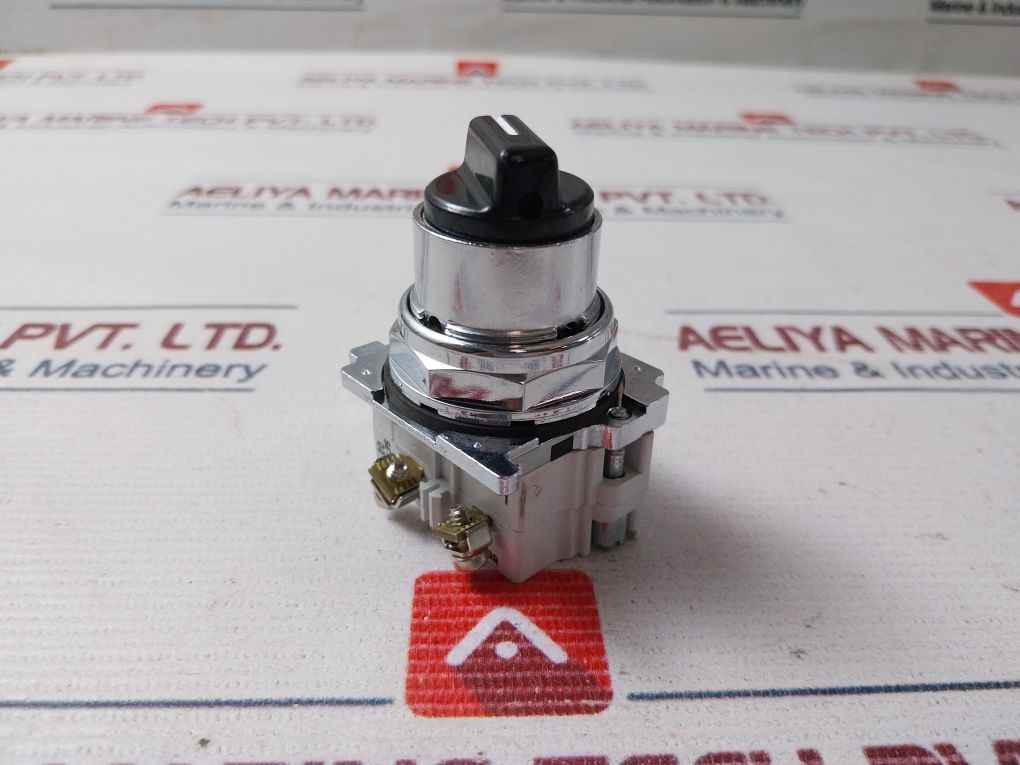 Eaton 10250T/91000T Push Button Switch