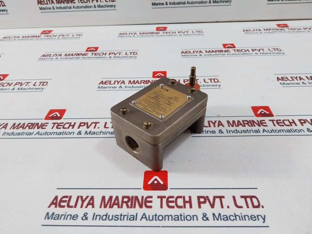 Eaton 10316H2168 Limit Switch Rotary Head B038