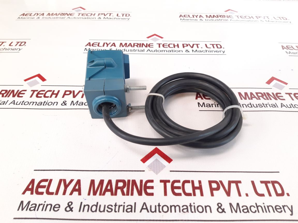 Eaton 24 Inch Diffuse Reflective 1351B-6511
