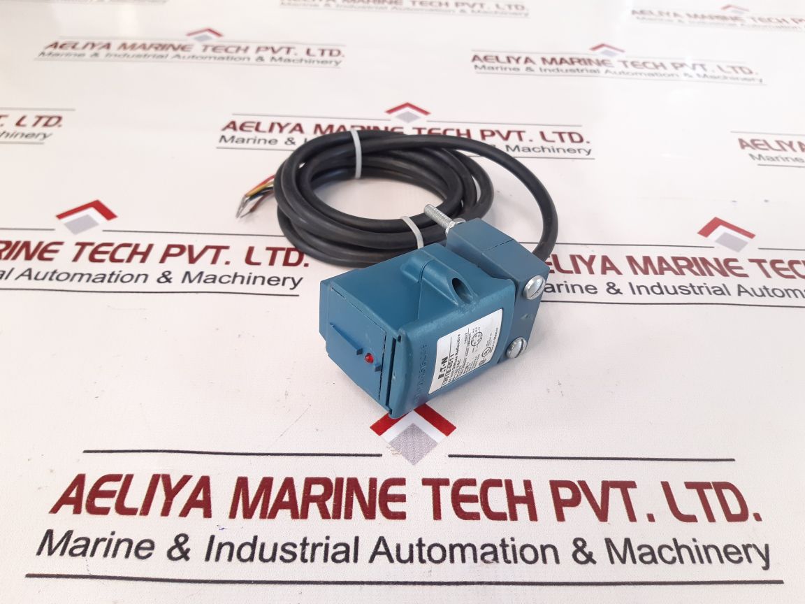 Eaton 24 Inch Diffuse Reflective 1351B-6511