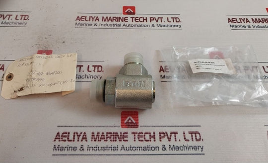 Eaton 7804666 90° Degree Elbow Bulkhead Adapter