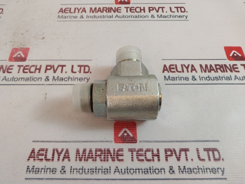 Eaton 7804666 90° Degree Elbow Bulkhead Adapter