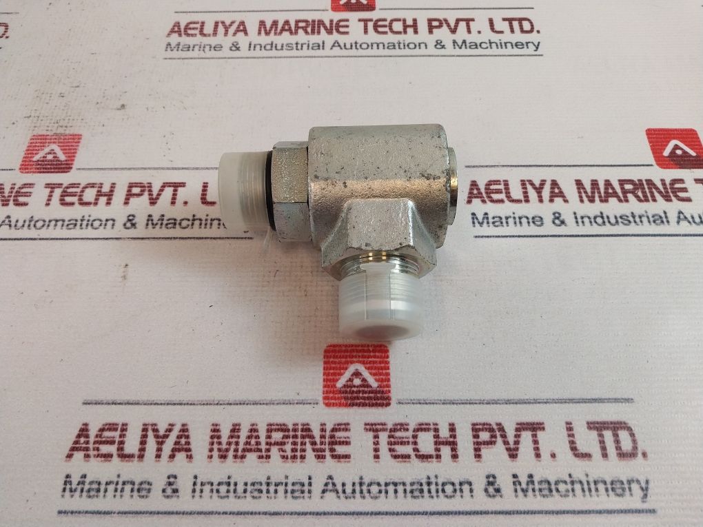 Eaton 7804666 90° Degree Elbow Bulkhead Adapter