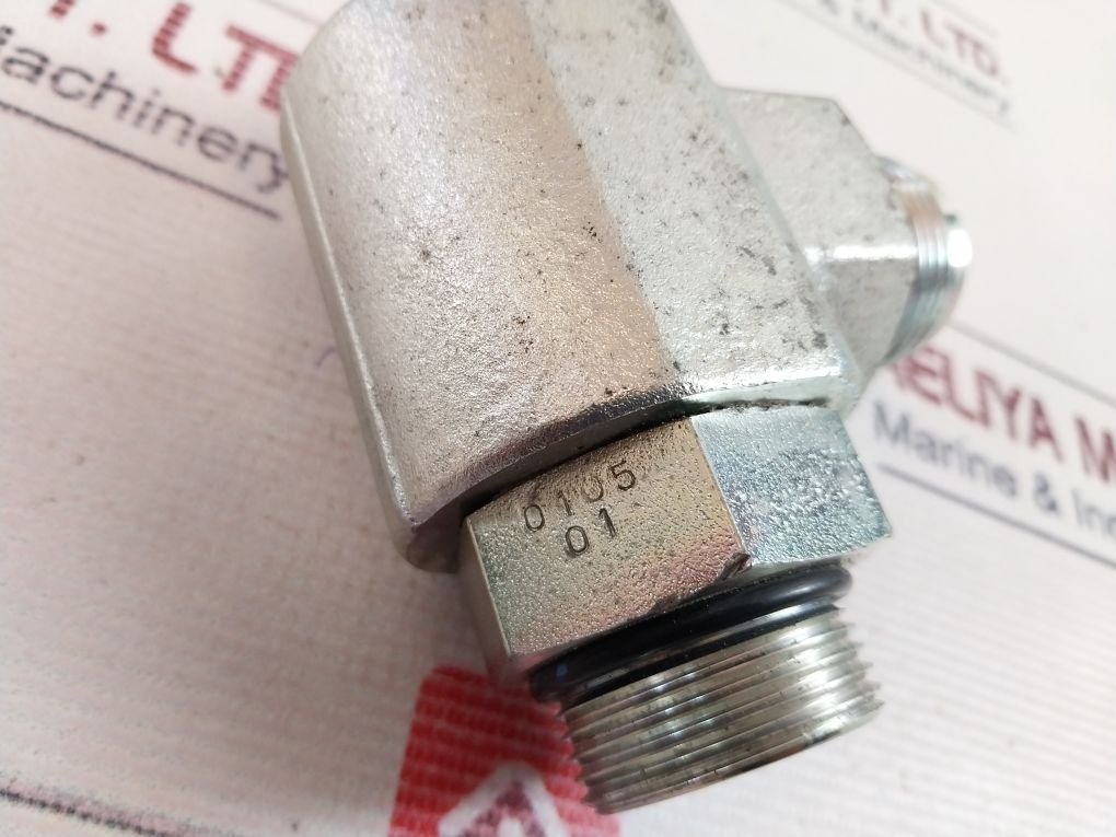 Eaton 7804666 90° Degree Elbow Bulkhead Adapter