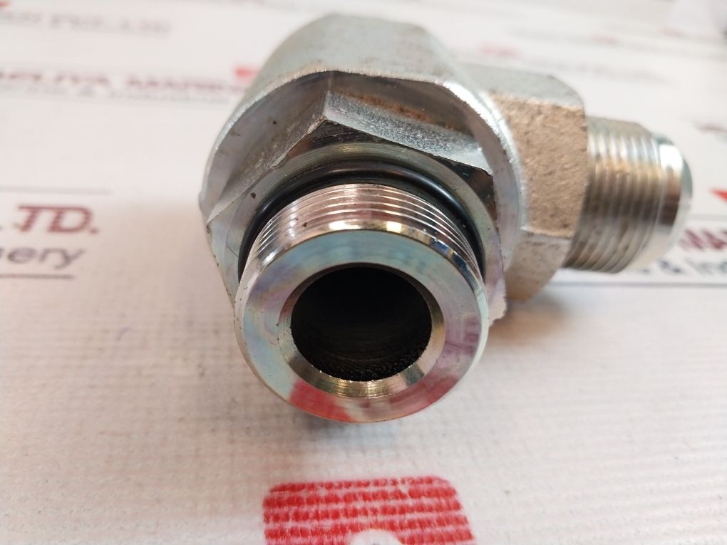 Eaton 7804666 90° Degree Elbow Bulkhead Adapter