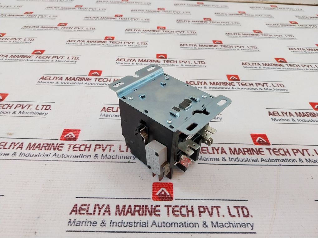 Eaton Xtcddp2P20 Contactor W/ Micro Switch 5E4 10T105 30Amp 50-60Hz