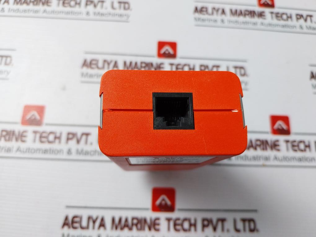 Edwards Apg-m-nw16 / D02171000 Active Pirani Gauge