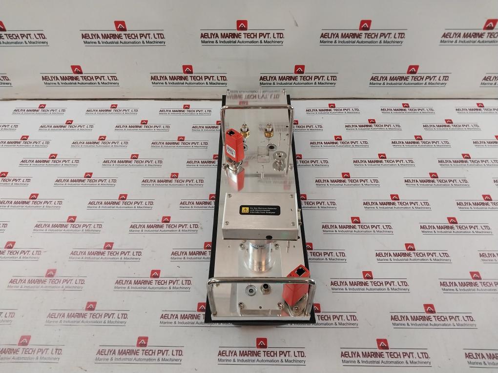 Edwards D02603000 Apg100-xlc Tandem W/Detector Lid Assy