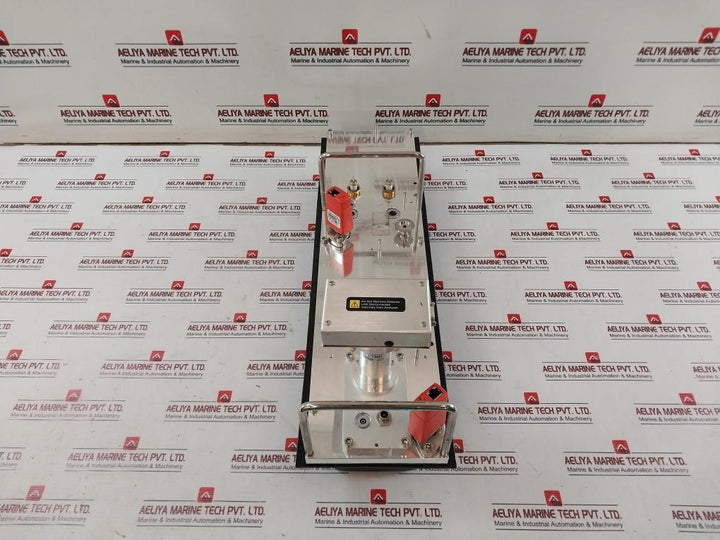 Edwards D02603000 Apg100-xlc Tandem W/Detector Lid Assy