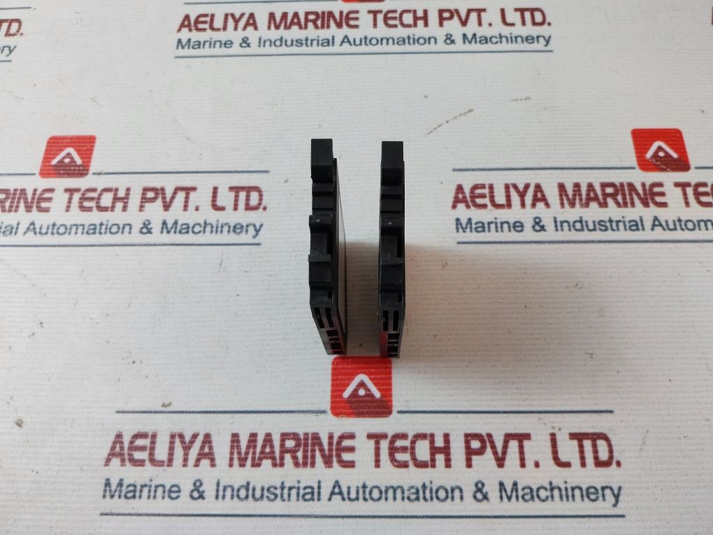 Entrelec 8 011.22 Relay Module