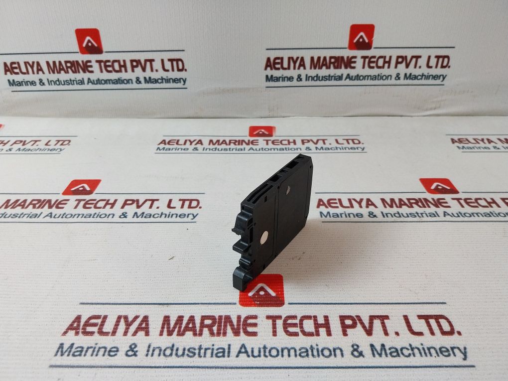 Entrelec 8 011.22 Relay Module