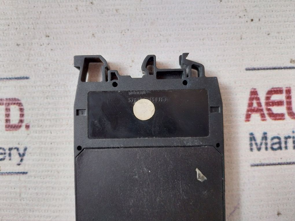 Entrelec 8 011.22 Relay Module