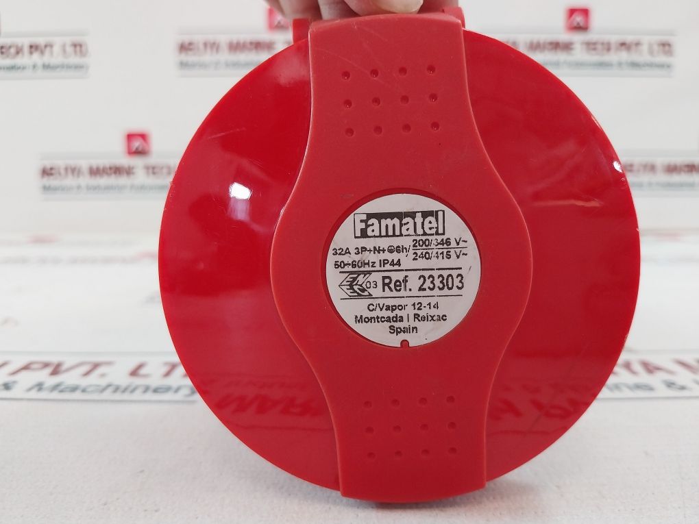 Famatel 23303 Connector 32A 3P+N+ 6H