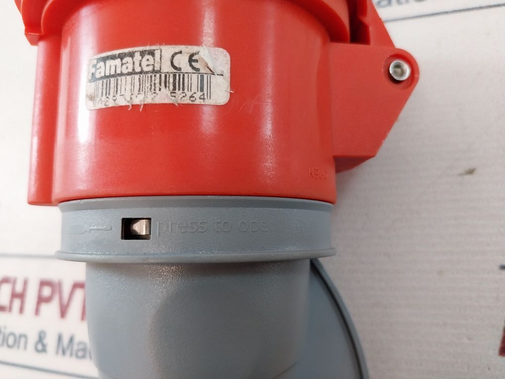 Famatel 23303 Connector 32A 3P+N+ 6H
