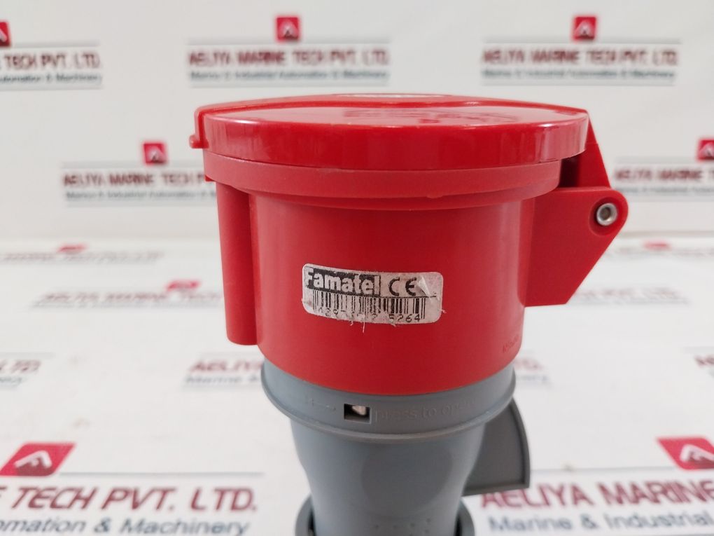 Famatel 23303 Connector 32A 3P+N+ 6H