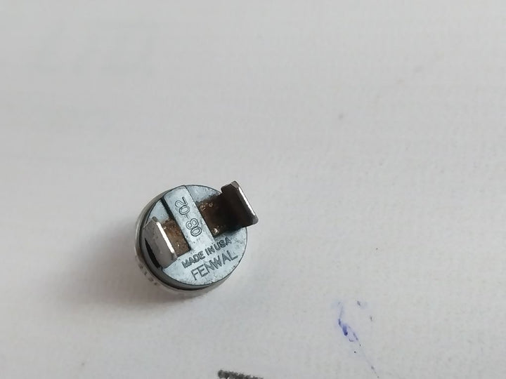 Fenwal 08-029000-088 Limit Switch L212F