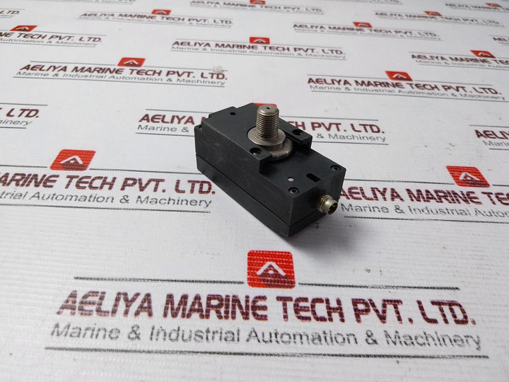 Festo Sde1-d10-g2-r18-c-p1-m8 Pressure Sensor Class 2