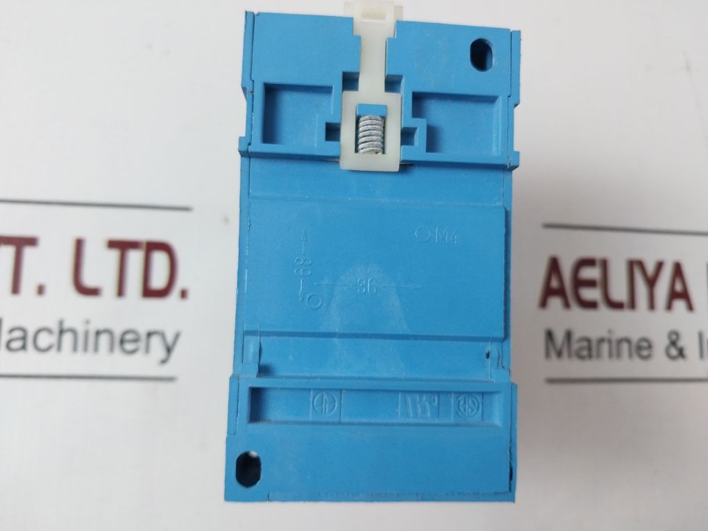 Finder 56.34.9.024.0040 Relay With Socket Base