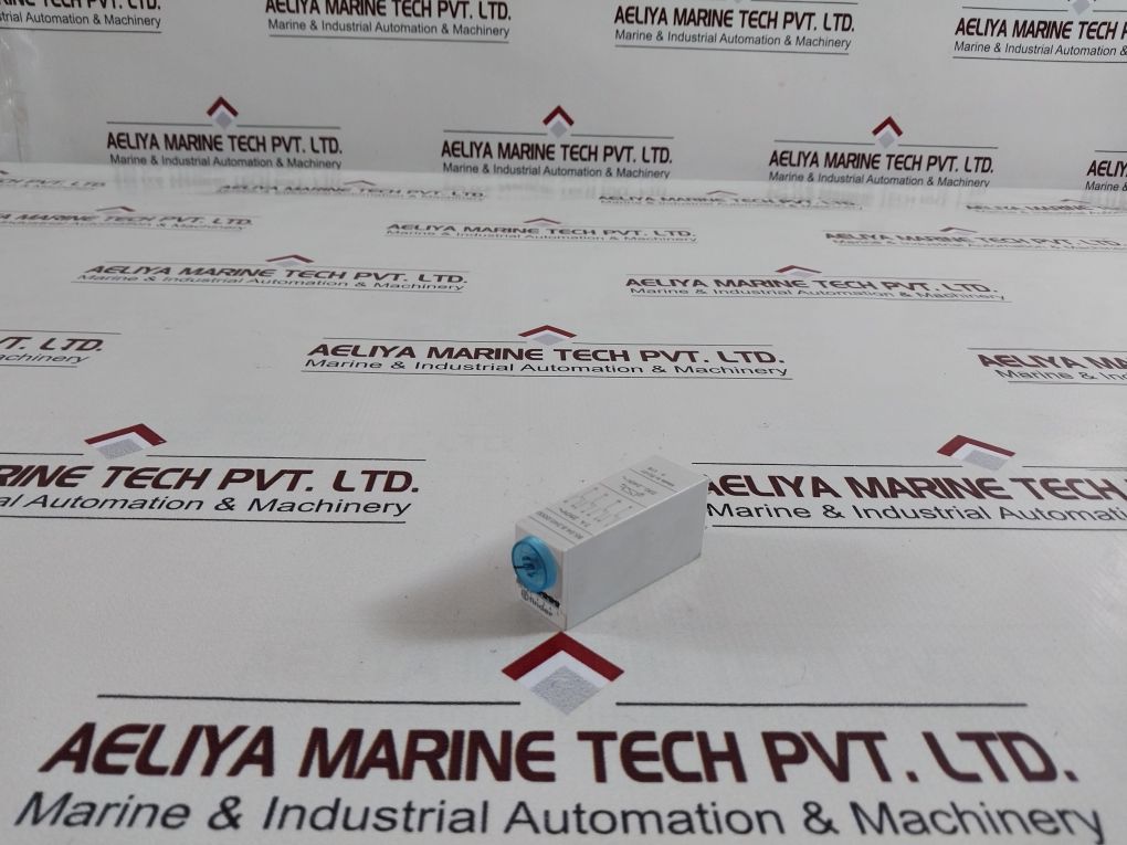 Finder 85.04.8.240.0000 Miniature Plug-in Timer