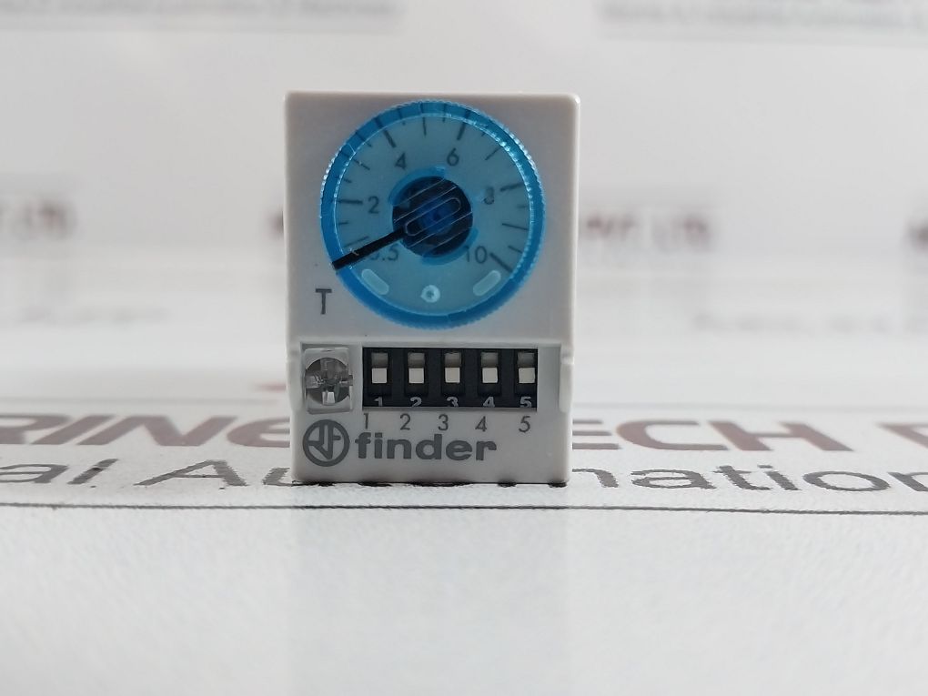 Finder 85.04.8.240.0000 Miniature Plug-in Timer