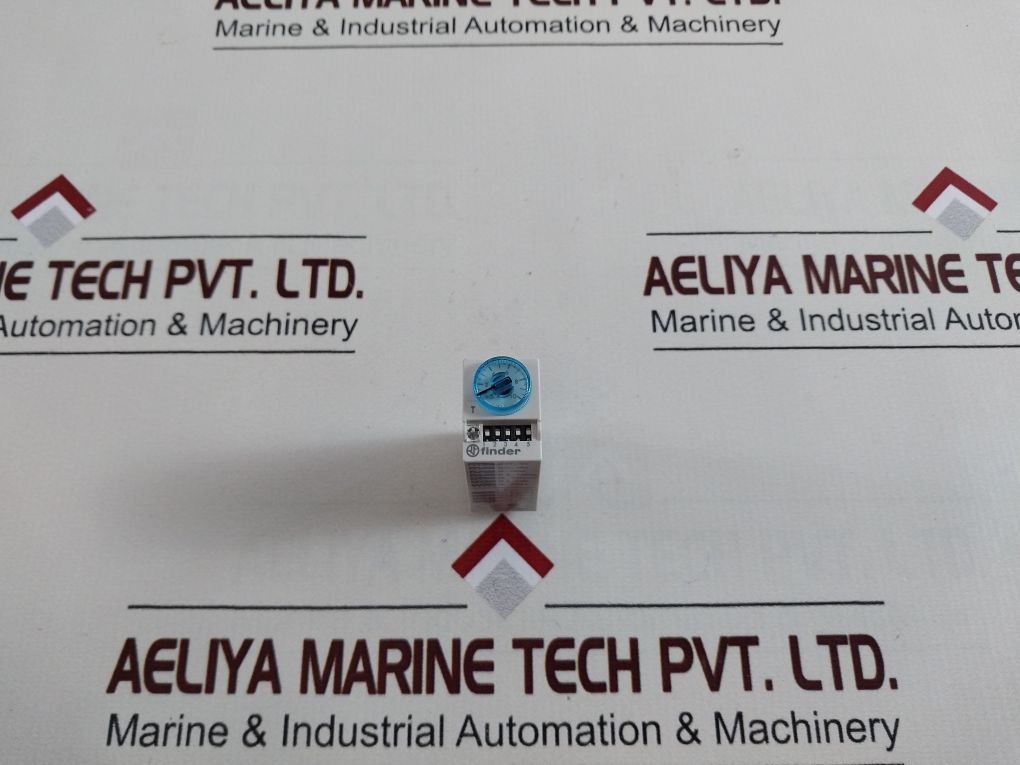 Finder 85.04.8.240.0000 Miniature Plug-in Timer