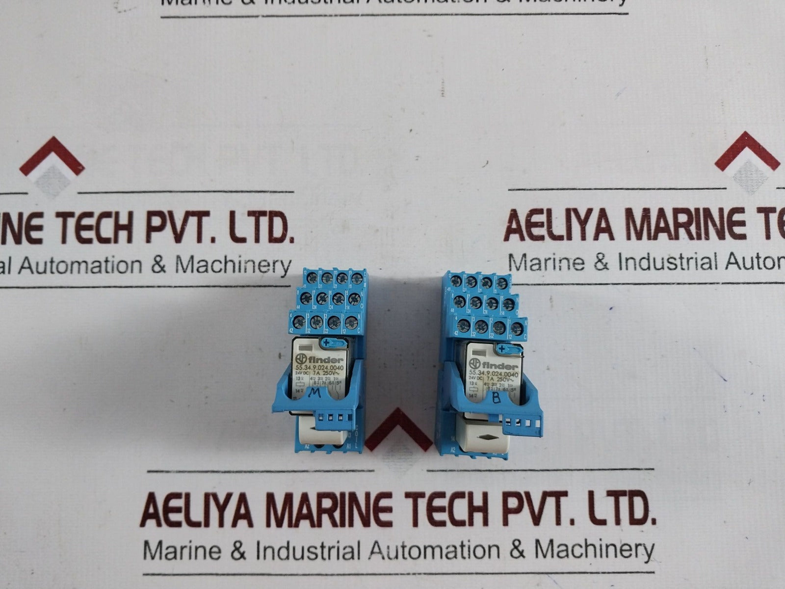 Finder 55.34.9.024.0040 Relay With 94.04 Socket And 99.02.9.024.99 Led Indicator