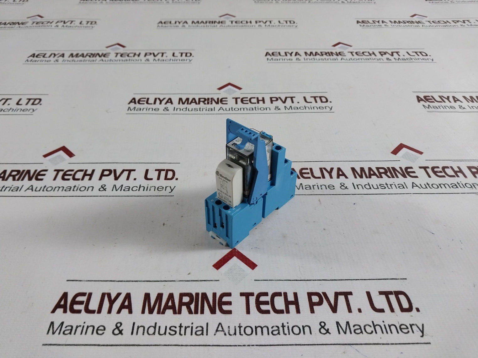 Finder 55.34.9.024.0040 Relay With 94.04 Socket And 99.02.9.024.99 Led Indicator