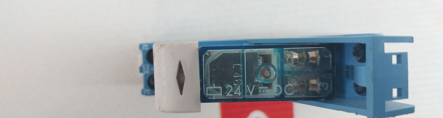 Finder 95.05 Power Relay With 40.52 Socket 24V Dc